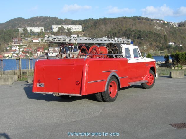 Dodge D-400